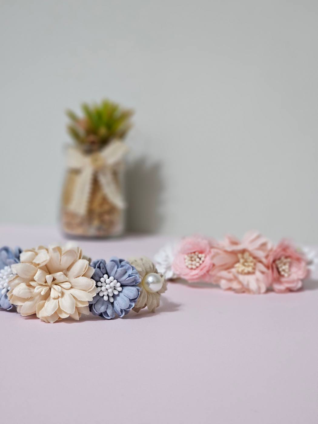 Mixed baby blue/offwhite floral baby headband with pearls 